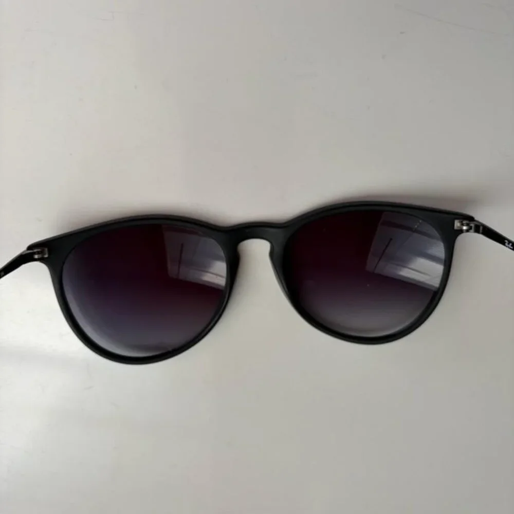 Ray-Ban Erika Classic RB4171 sunglasses - Picture 2 of 5